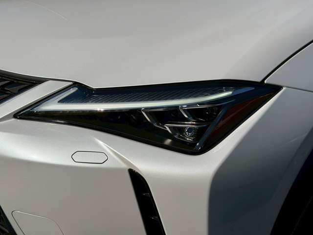 Lexus UX 8