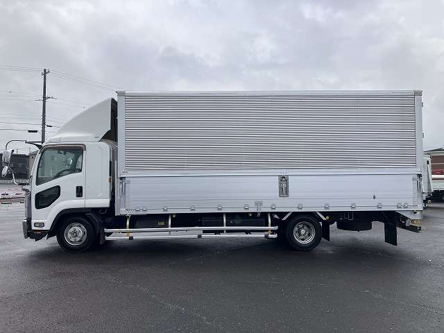 Isuzu Forward 11