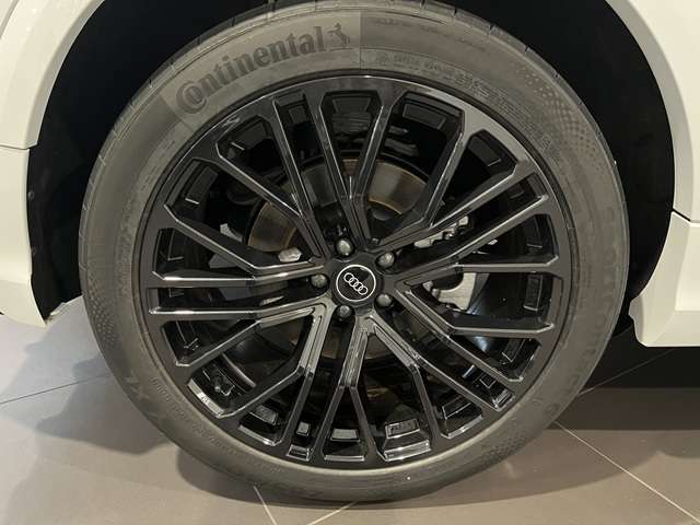 Audi Q8 5