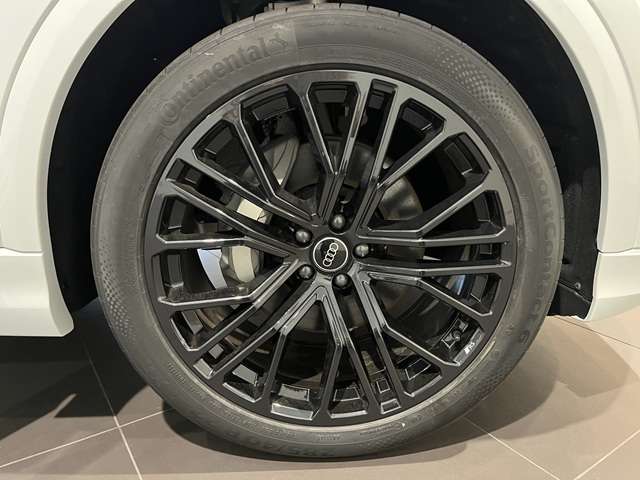 Audi Q8 6