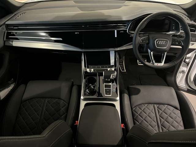 Audi Q8 7