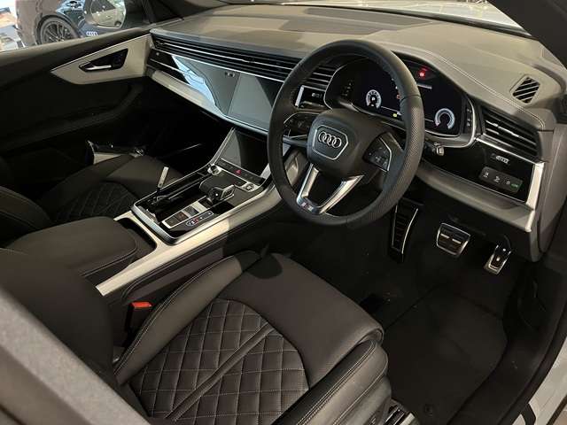 Audi Q8 8