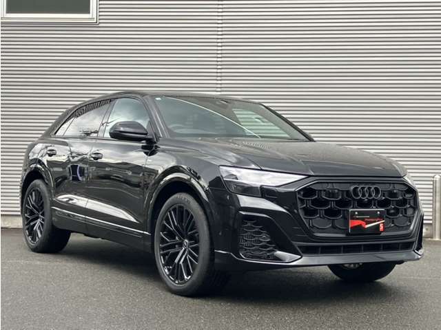 Audi Q8 4