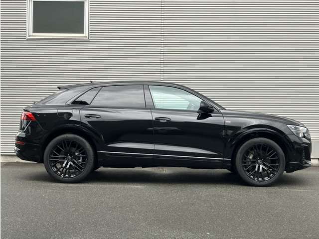 Audi Q8 5