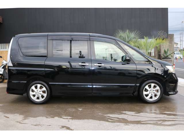Nissan Serena 11