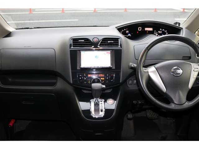 Nissan Serena 4