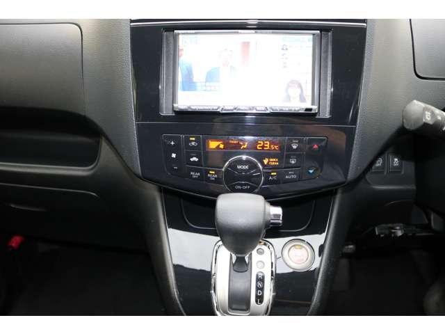 Nissan Serena 6