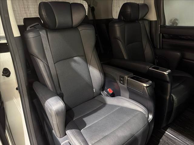Toyota Alphard 12