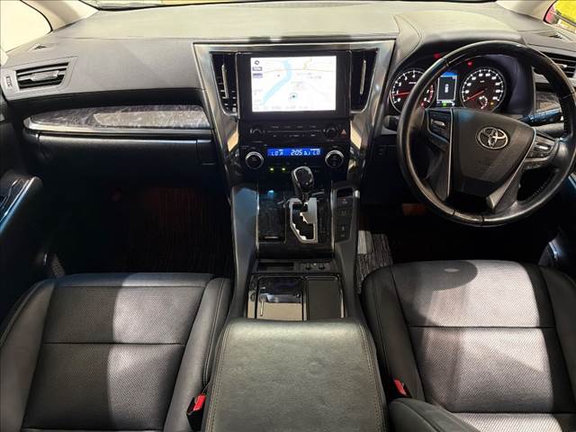 Toyota Alphard 3