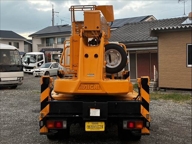 Mitsubishi Fuso Canter 9