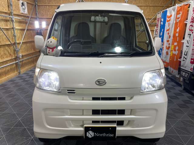 Daihatsu Hijet Cargo 12