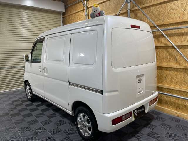 Daihatsu Hijet Cargo 6