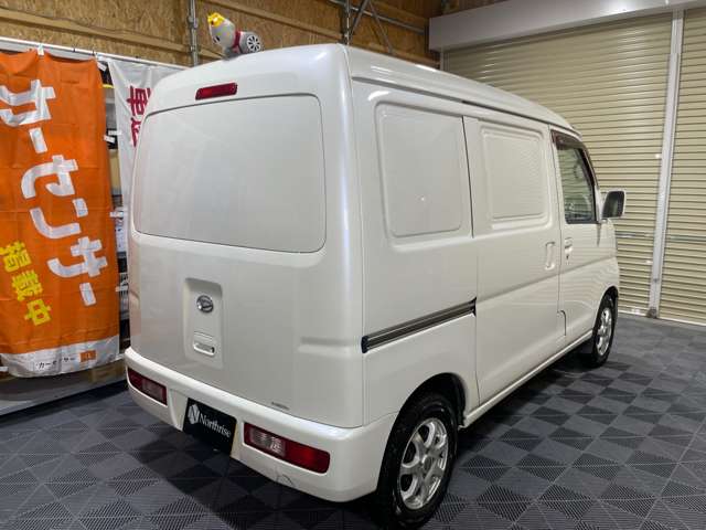 Daihatsu Hijet Cargo 8