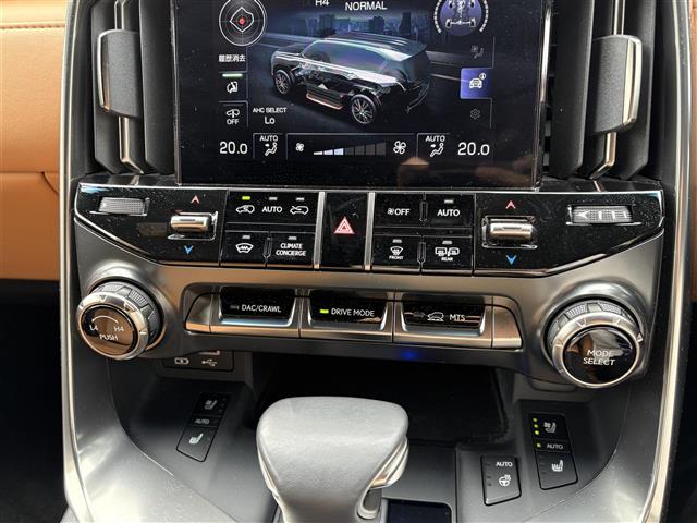 Lexus LX 10