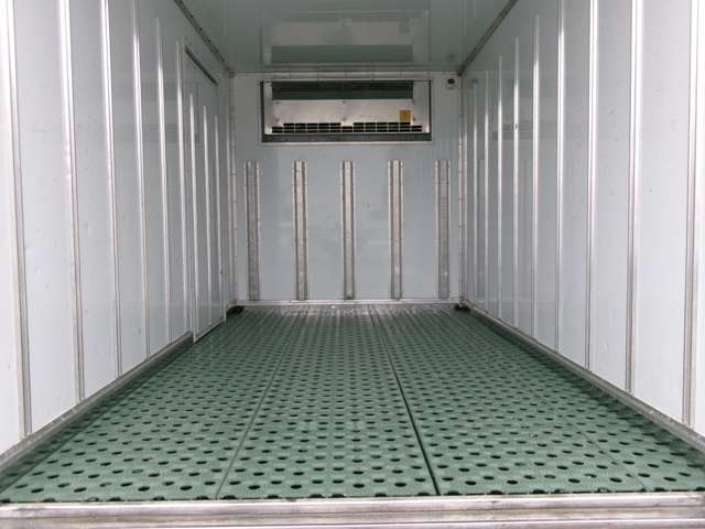 Mitsubishi Fuso Canter 9