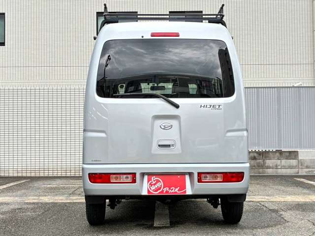 Daihatsu Hijet Cargo 12
