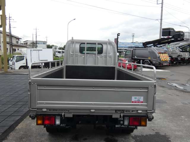 Isuzu Elf 7