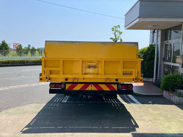 Hino Dutro 4