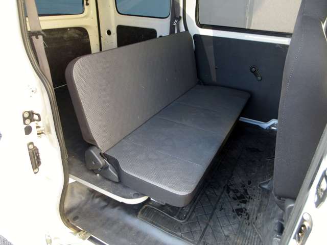 Daihatsu Hijet Cargo 11