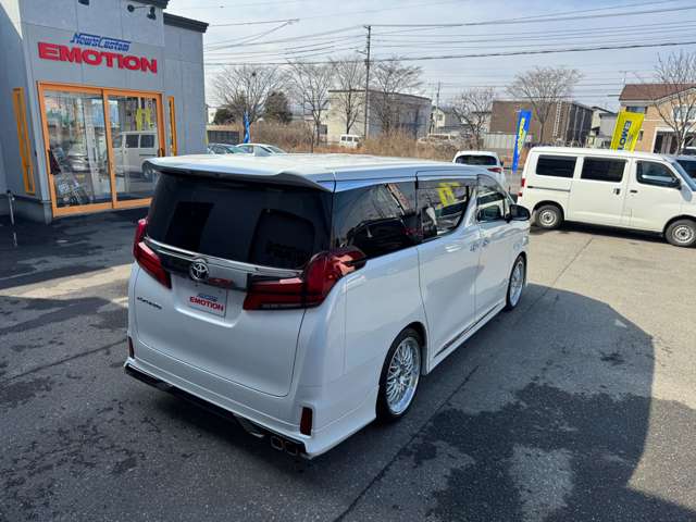 Toyota Alphard 12