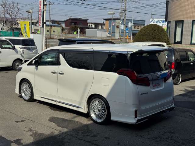 Toyota Alphard 8