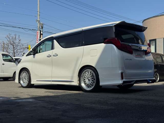 Toyota Alphard 9