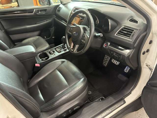 Subaru Legacy Outback 11