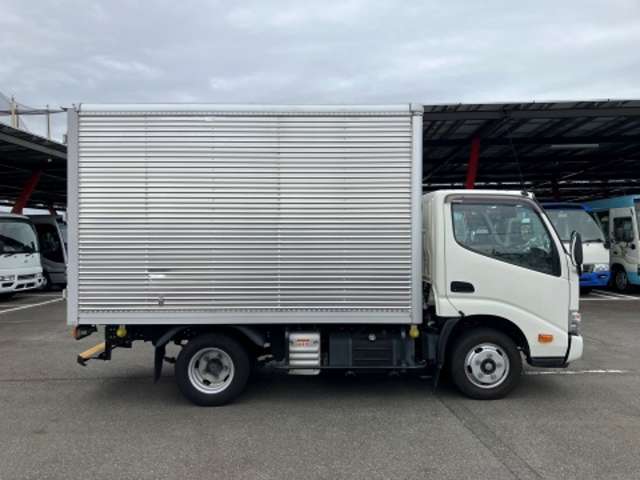 Hino Dutro 9