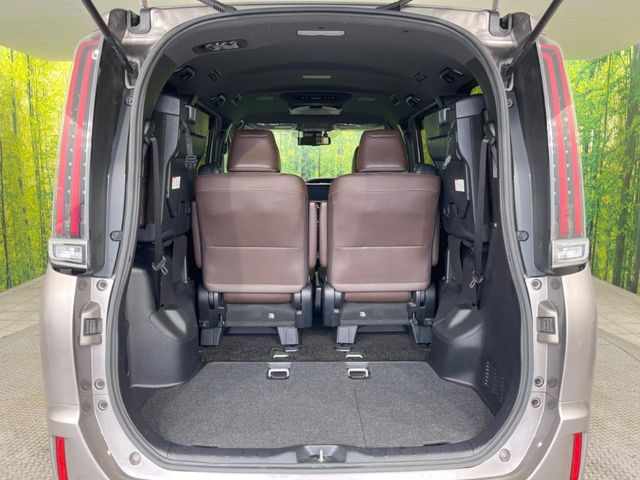 Toyota Esquire 11