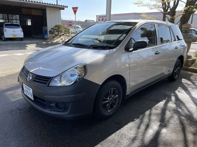 Nissan AD 5