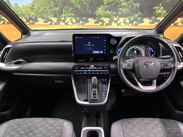 Toyota Voxy 2
