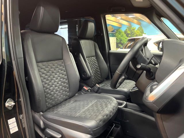Toyota Voxy 8