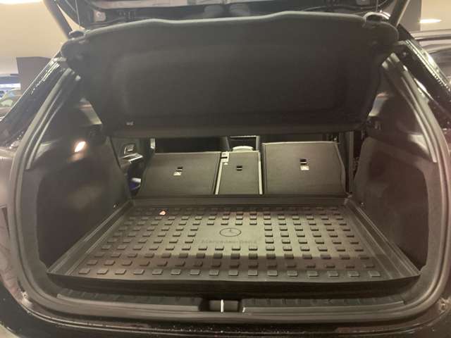 Mercedes-Benz GLA-Class 11