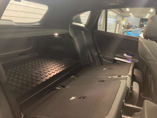 Mercedes-Benz GLA-Class 12