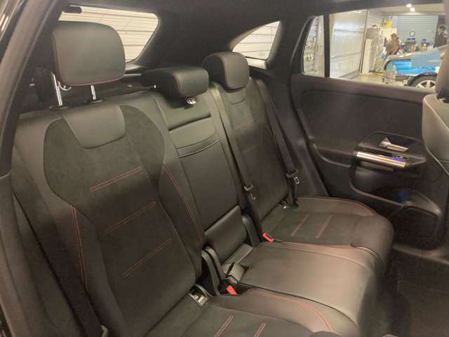 Mercedes-Benz GLA-Class 8