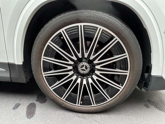 Mercedes-Benz GLA-Class 6