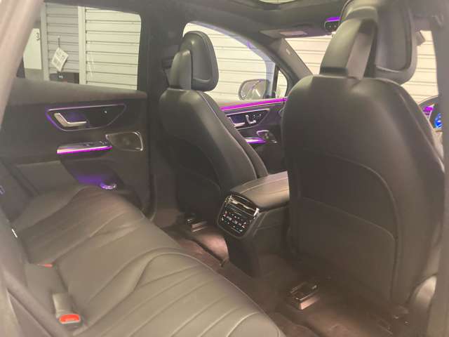Mercedes-Benz EQE SUV 10