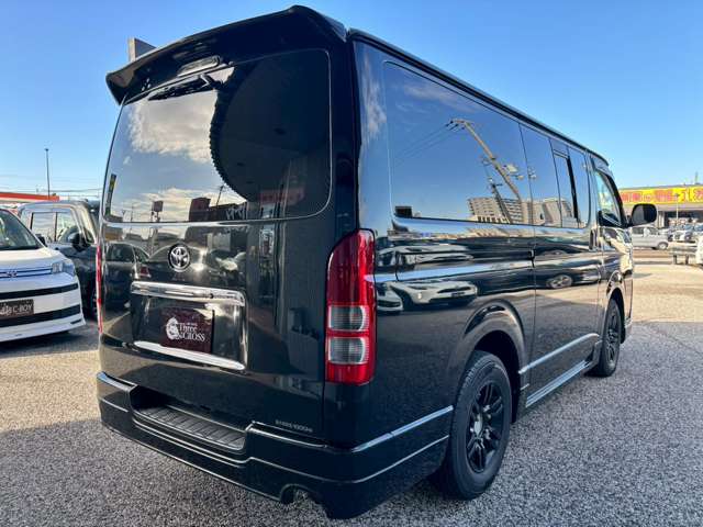 Toyota Hiace Van 12