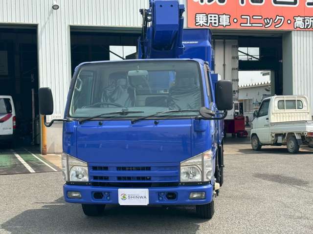 Isuzu Elf 2
