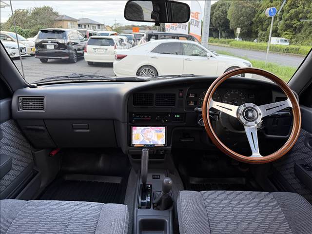 Toyota Hilux 2
