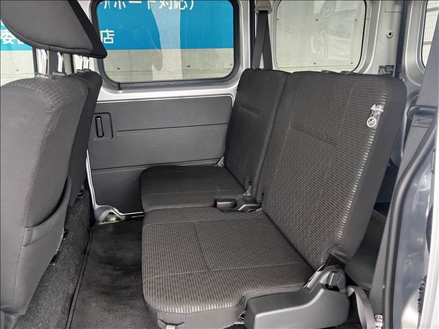 Daihatsu Hijet Cargo 4