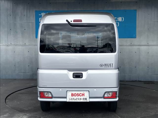 Daihatsu Hijet Cargo 6