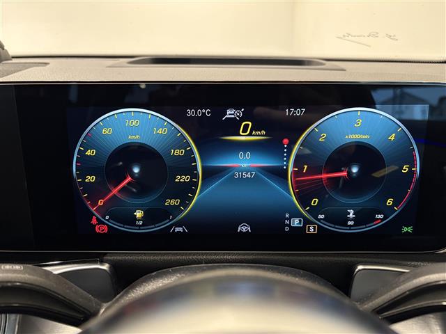 Mercedes-Benz GLB 12