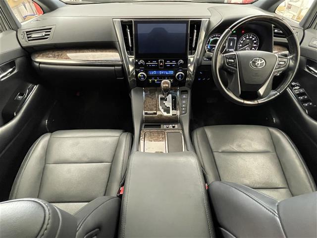Toyota Alphard 3