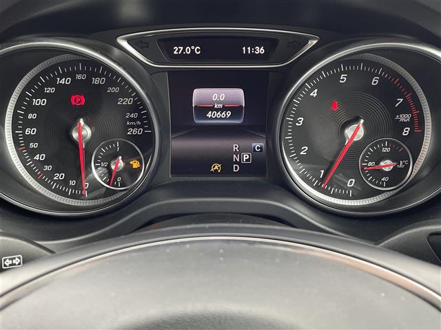 Mercedes-Benz GLA-Class 12