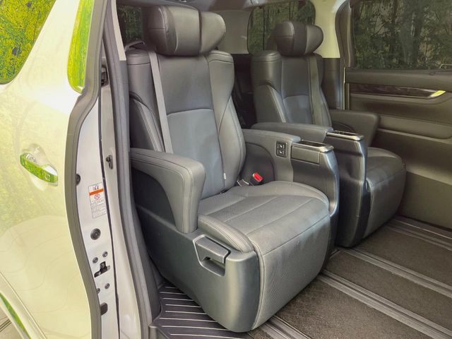Toyota Alphard 9