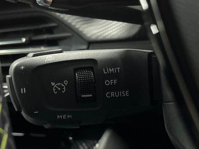 Peugeot SUV 2008 8