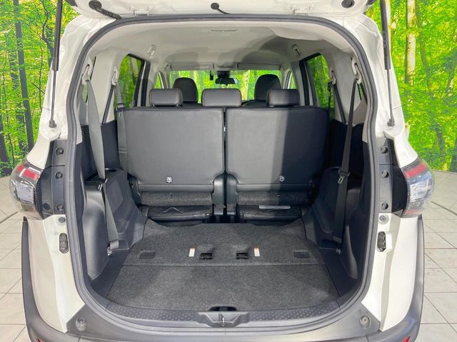 Toyota Sienta 11
