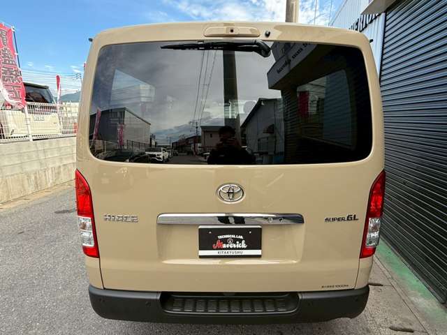 Toyota Hiace Van 4