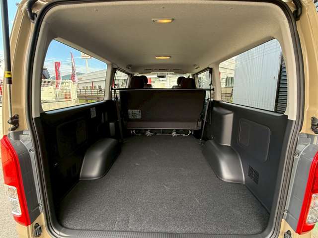 Toyota Hiace Van 5
